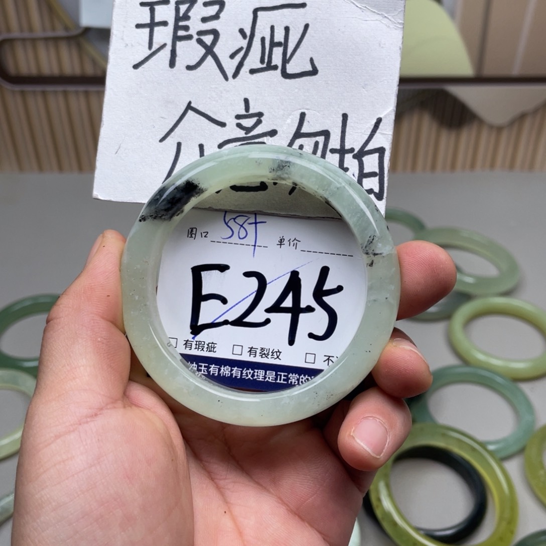 岫玉手镯手镯未镶嵌