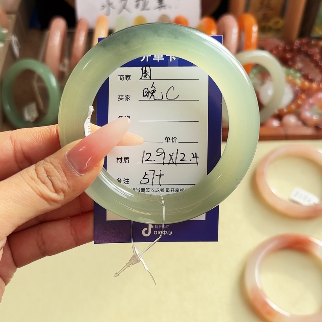 晚***️石英质玉未镶嵌手镯