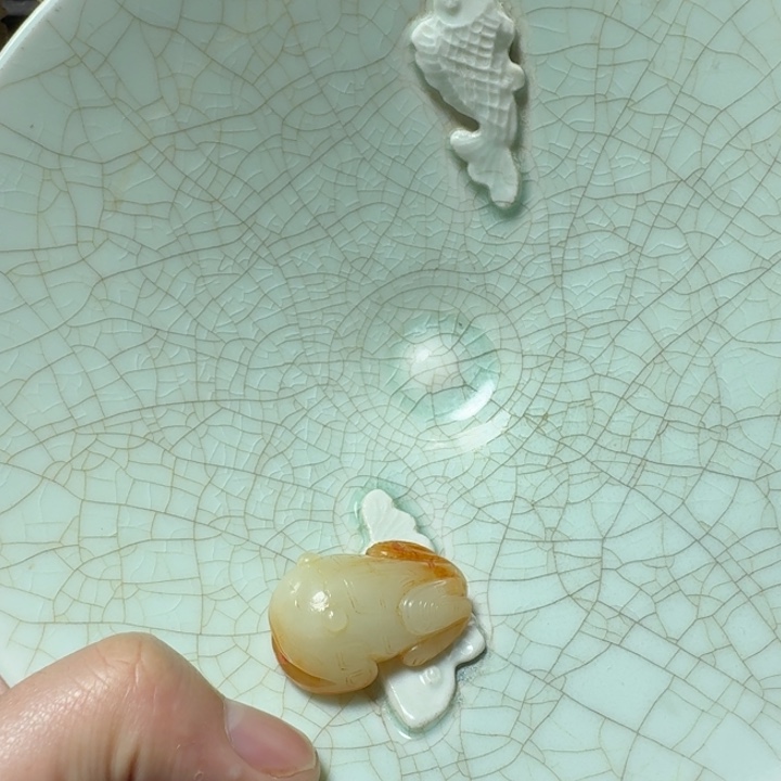 用***6瓷片双鱼青瓷开片大碗