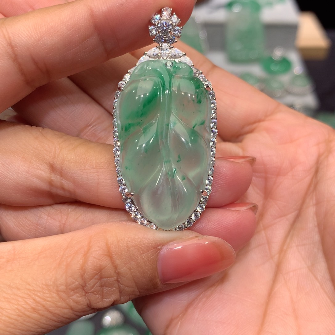 颈饰银S925镶嵌石英质玉（非洲翠）
