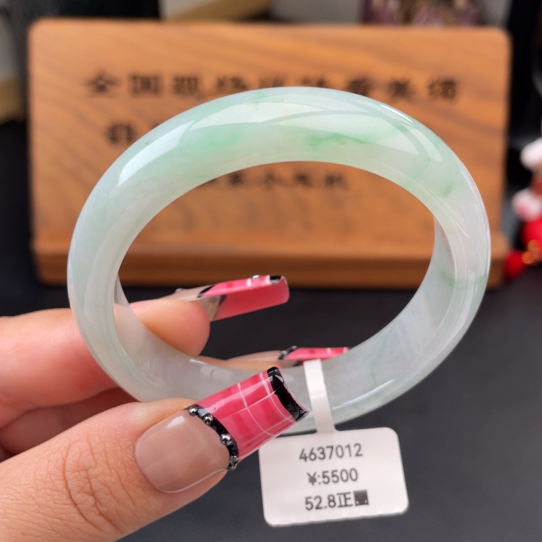 未镶嵌手镯翡翠回流）糯化冰飘绿花正圈手镯，强烈推荐