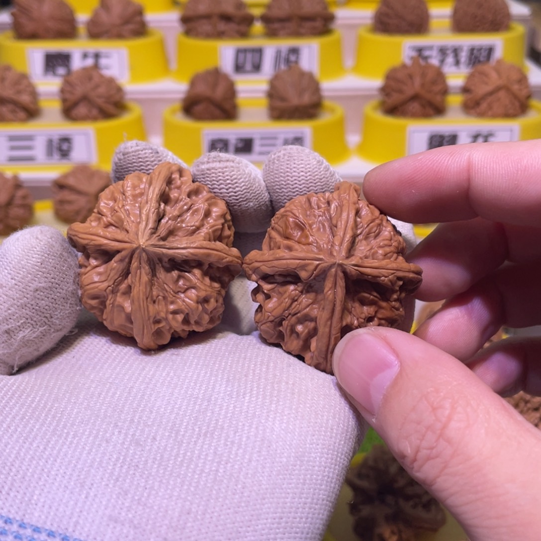 吊坠桃核玉玺四棱
