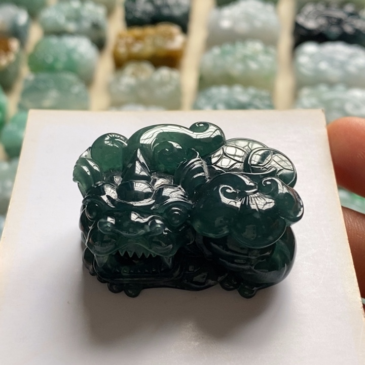 翡翠颈饰未镶嵌天然翡翠貔貅吊坠