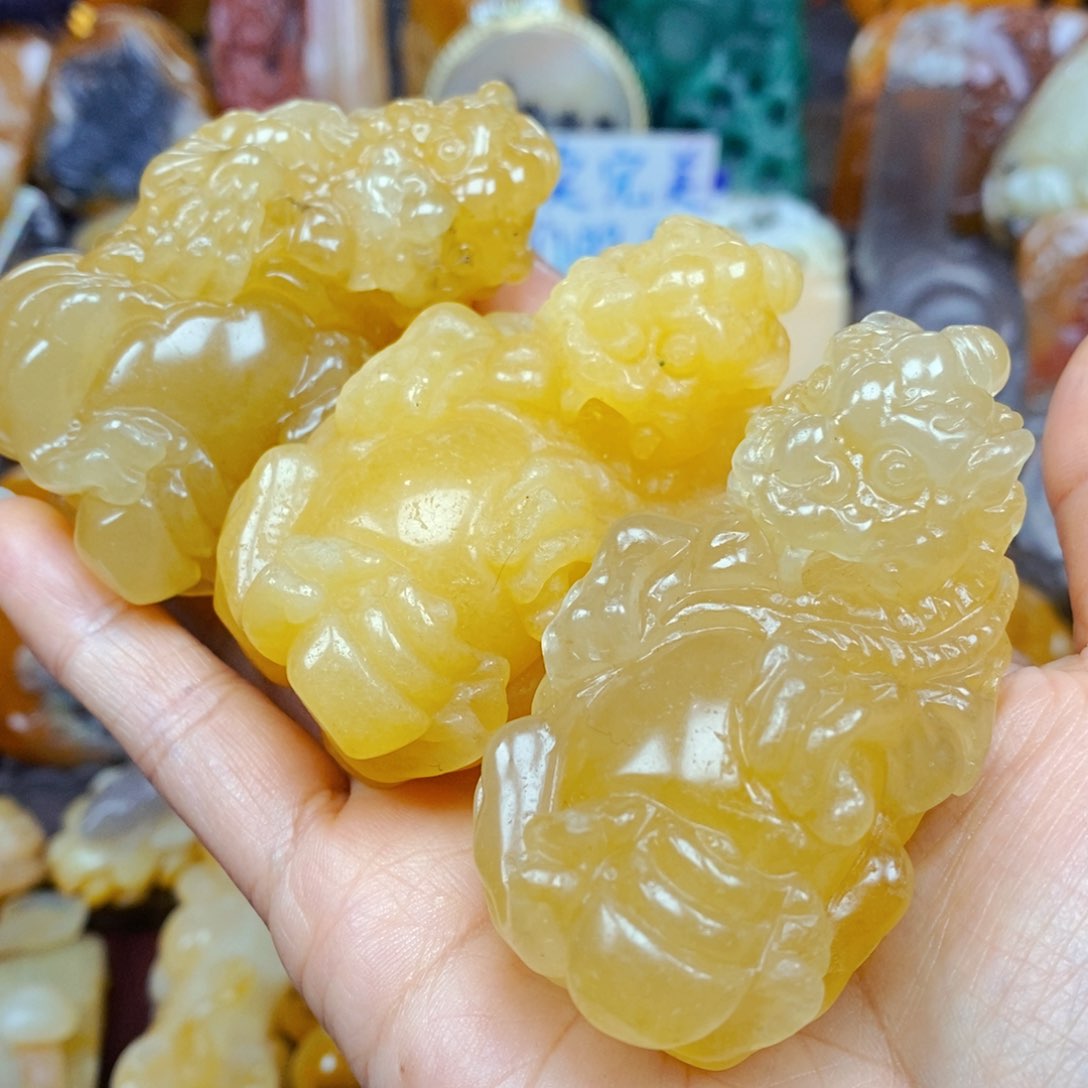 石英质玉（黄龙玉）未镶嵌颈饰