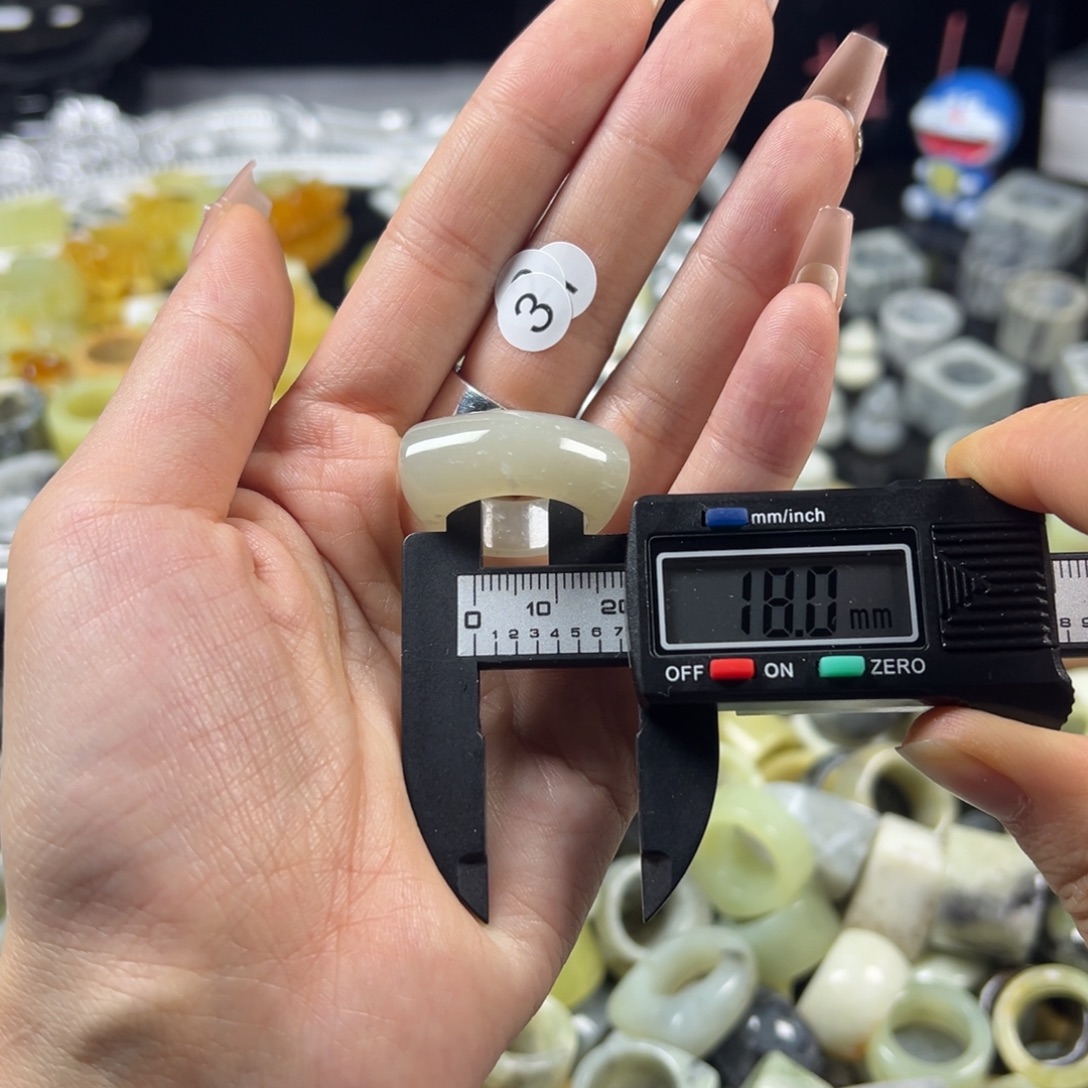 蛇纹石玉未镶嵌戒指