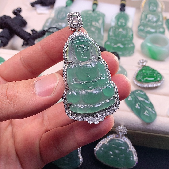 翡翠颈饰未镶嵌翡翠