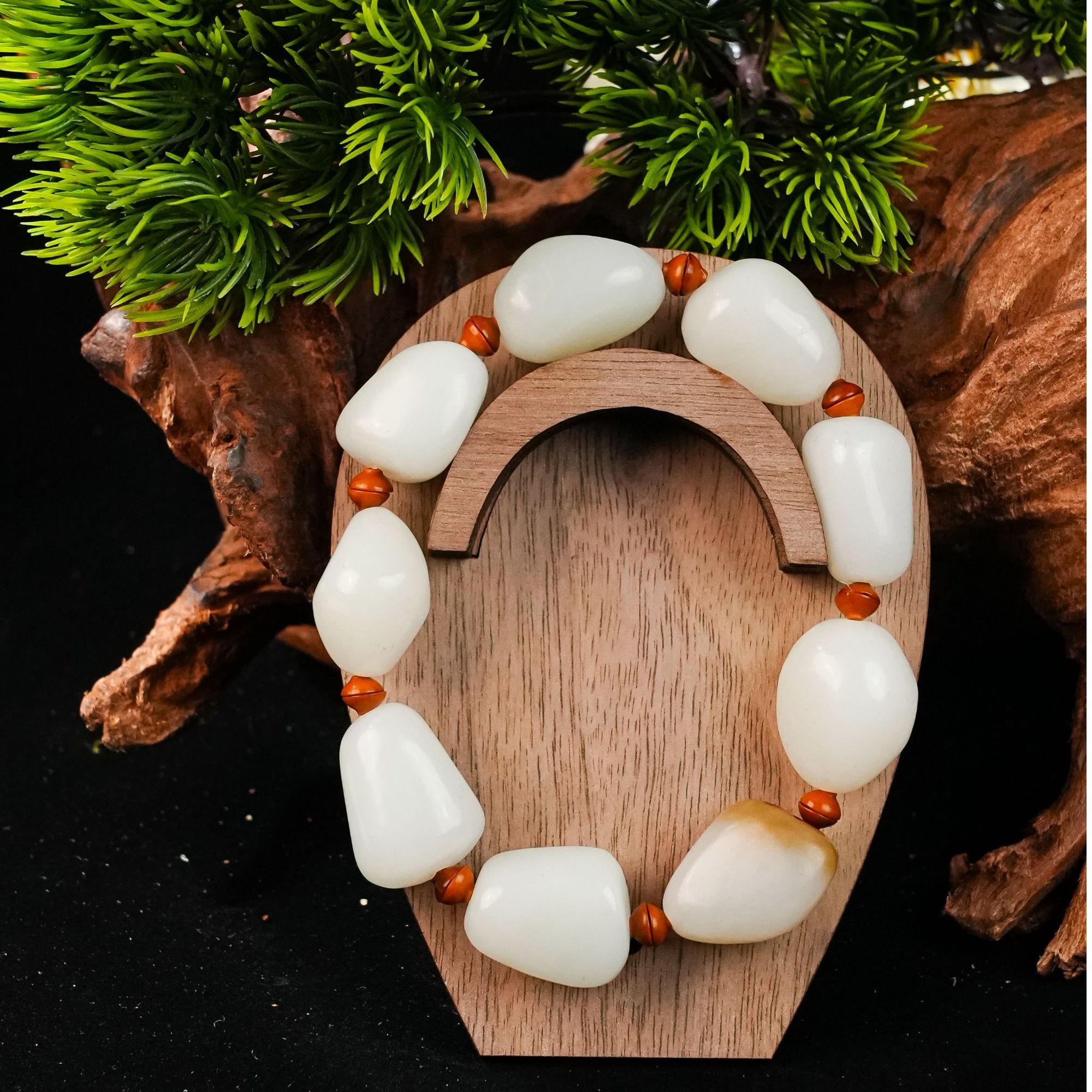 lot52 和田玉白玉随形手串/qg51125-178139 保利山东拍卖