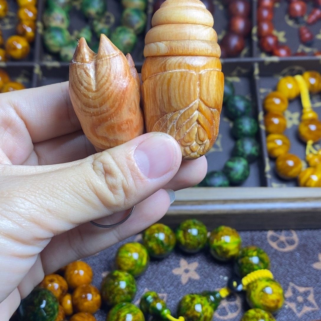 M***n琥珀木手把件蚕蛹