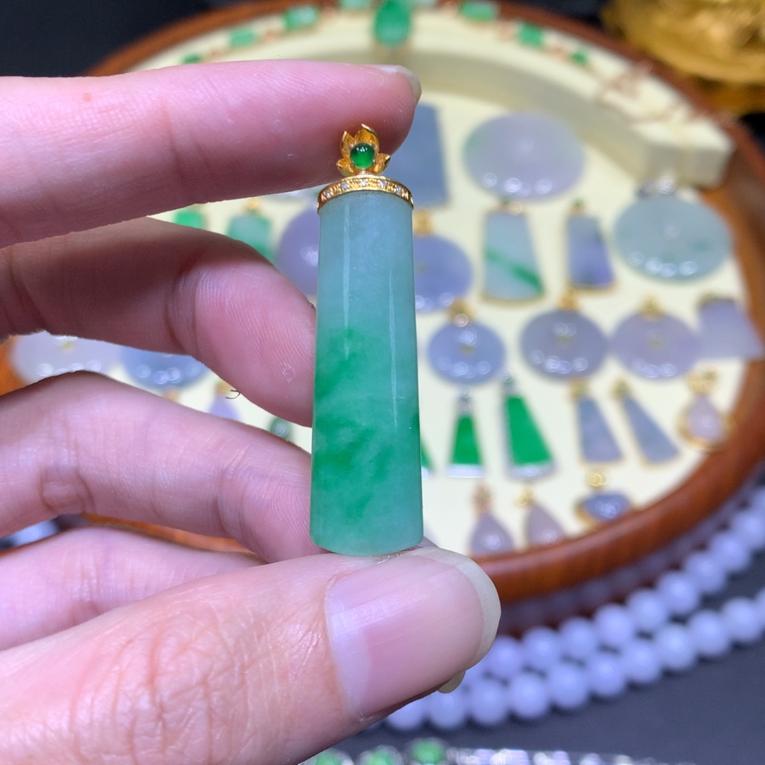 翡翠吊坠(不含链)18K金镶嵌