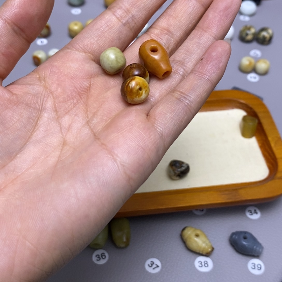 蛇纹石玉配饰合金黄**9