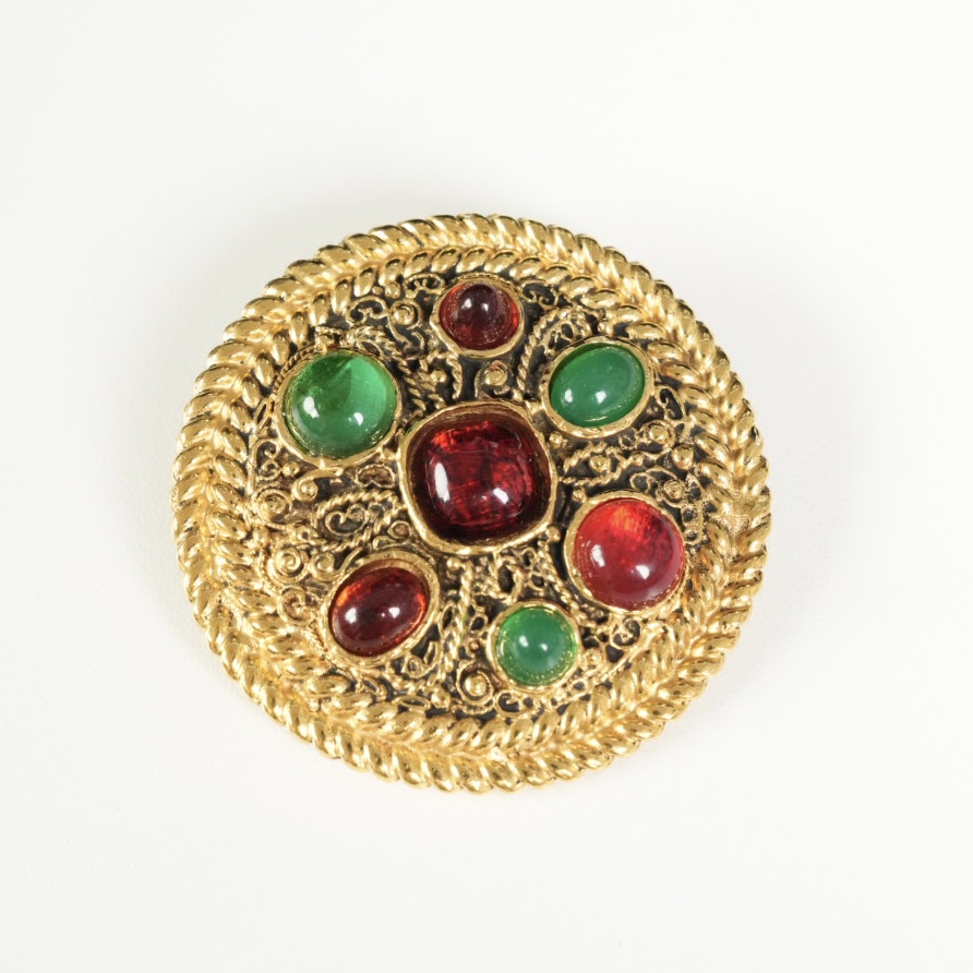 Chanel 红绿琉璃浮雕圆形胸针