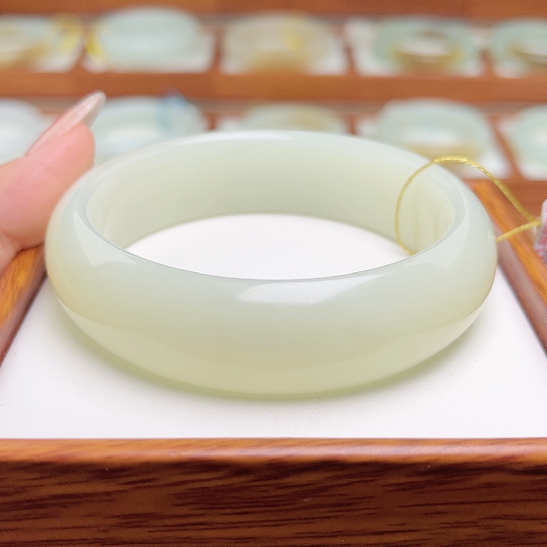 和田玉手镯未镶嵌61.6