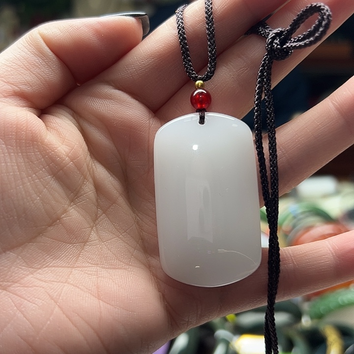 石英质玉未镶嵌颈饰