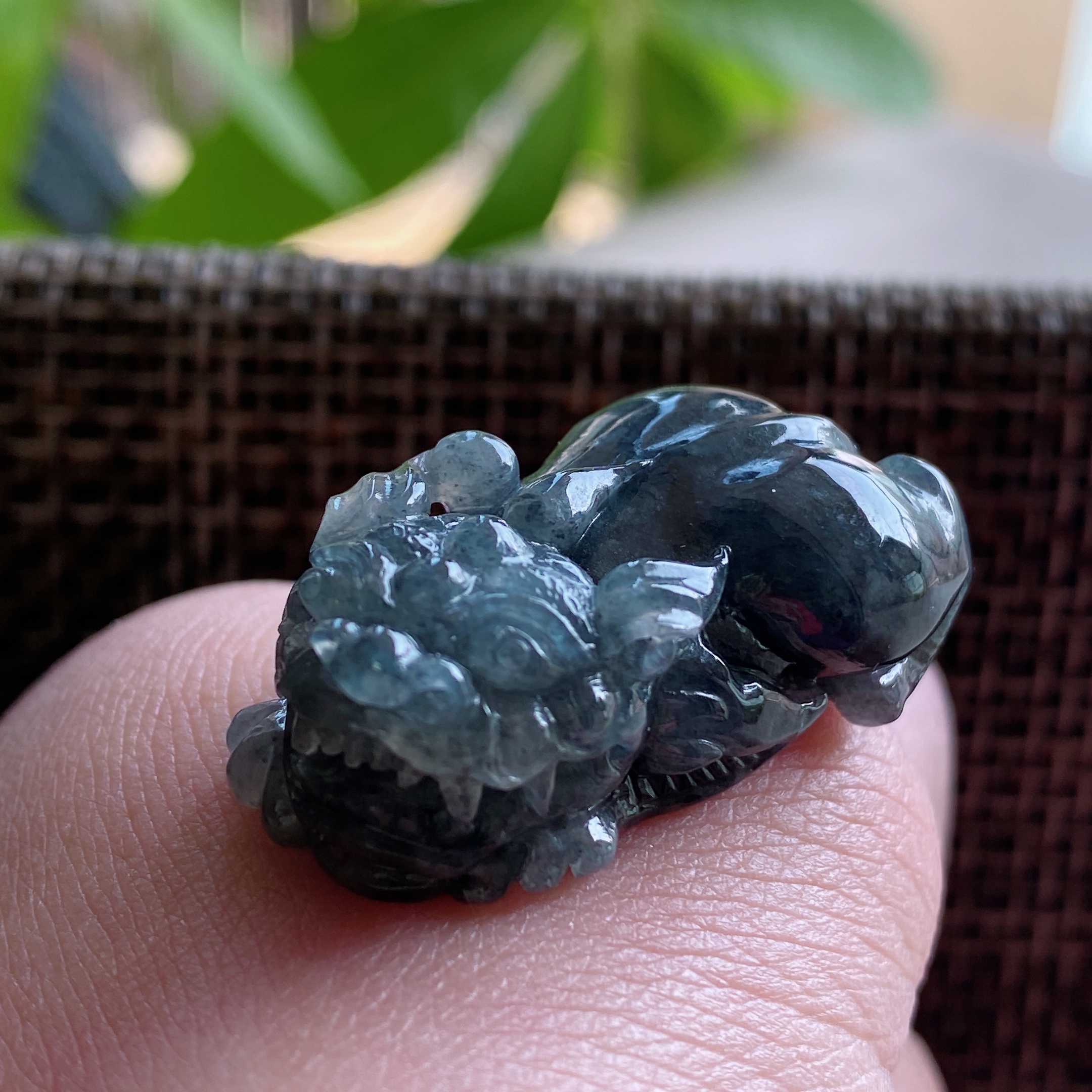  1001自然光拍摄天然缅甸翡翠A货乌鸡貔貅吊坠冰糯种