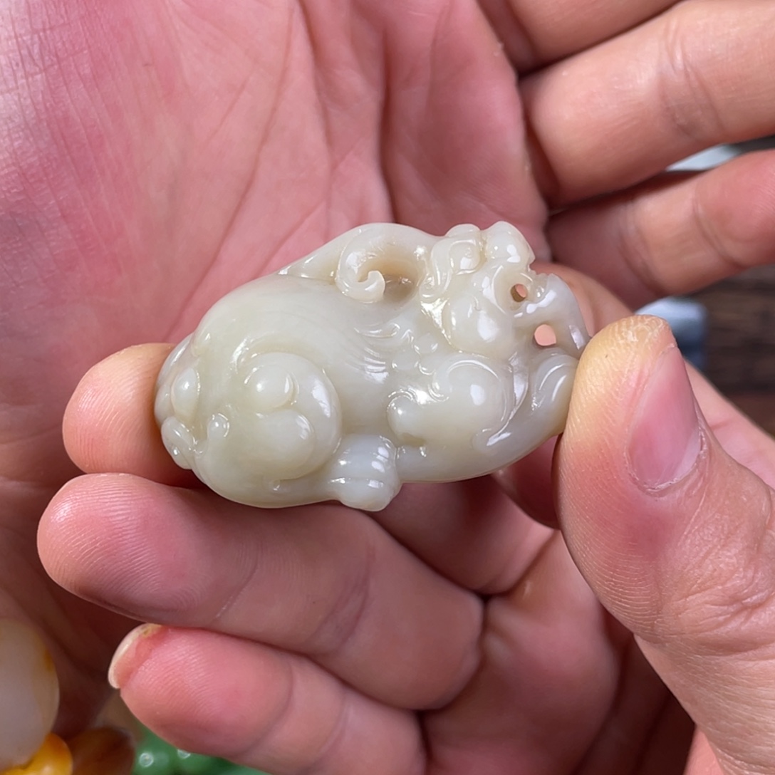 和田玉未镶嵌把件