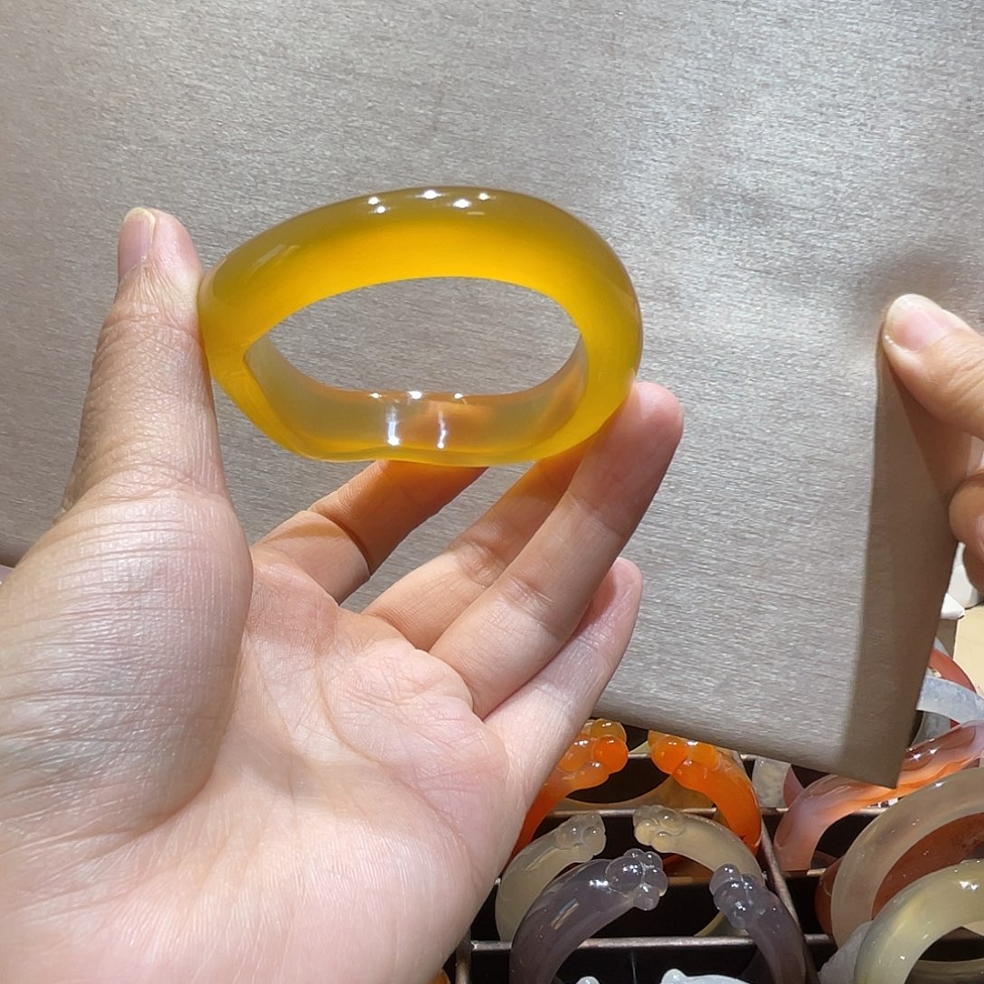 欢***语玛瑙/玉髓未镶嵌手镯