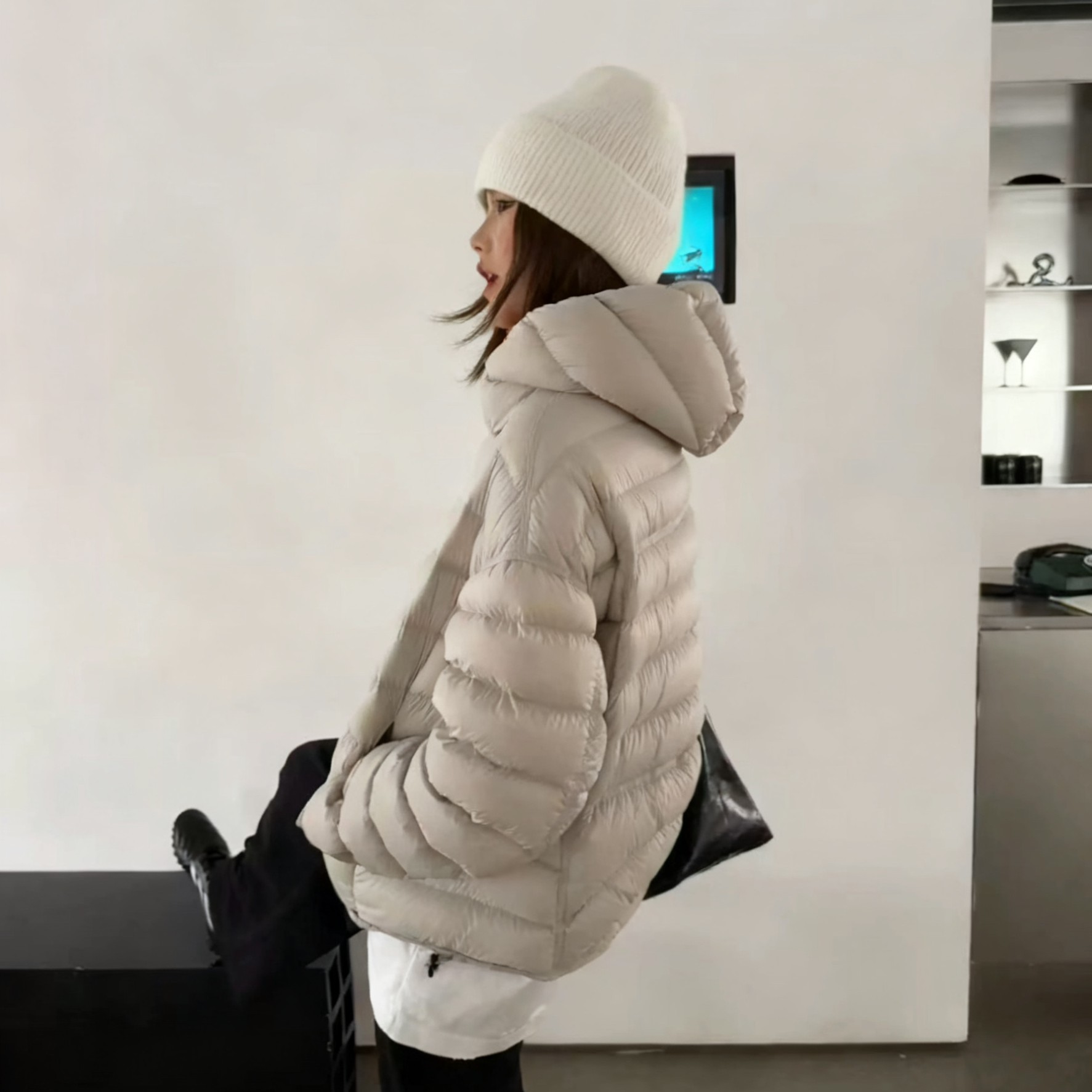 KF25151x时尚连帽宽松白鸭绒羽绒服