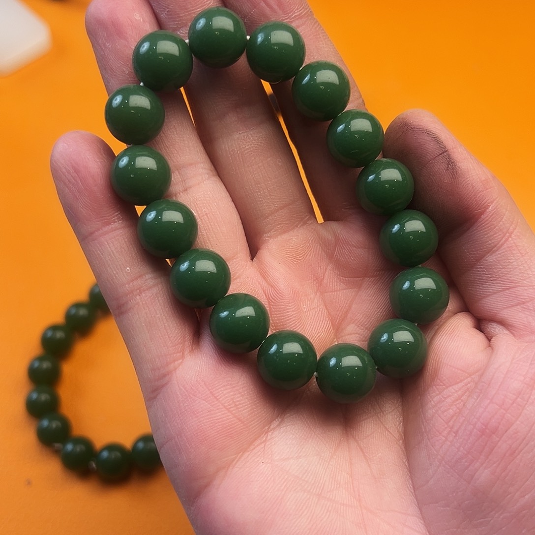 B***y和田玉未镶嵌挂件