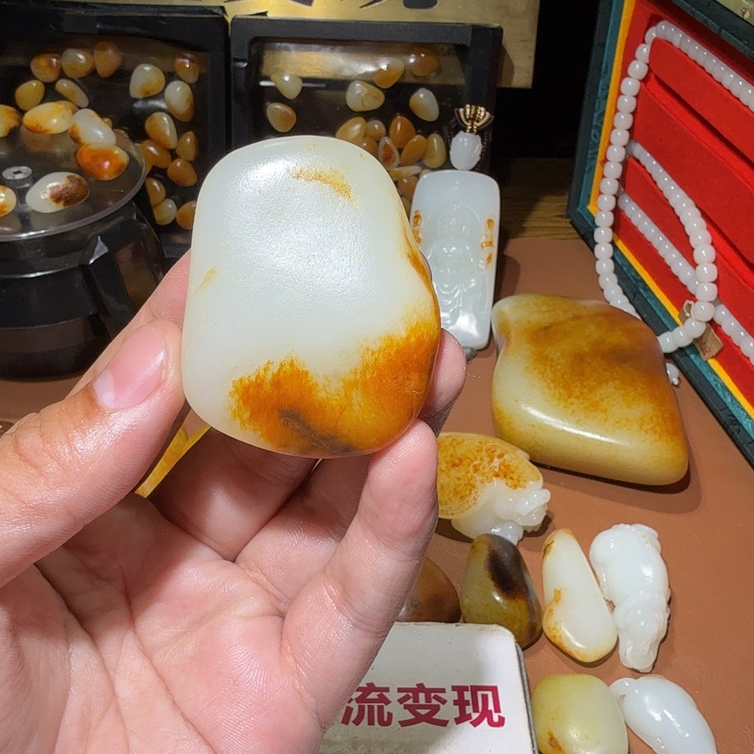 万***！和田玉未镶嵌颈饰