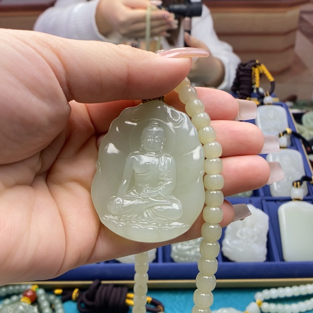 和田玉颈饰未镶嵌一**芳