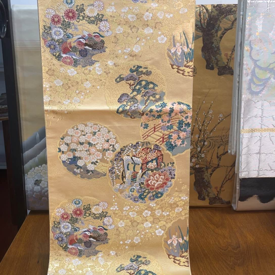织绣雪轮纹嵌螺钿
