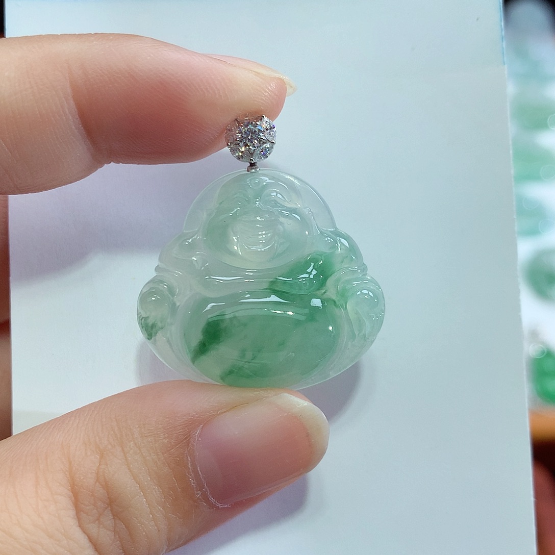 颈饰18K金镶嵌翡翠佛