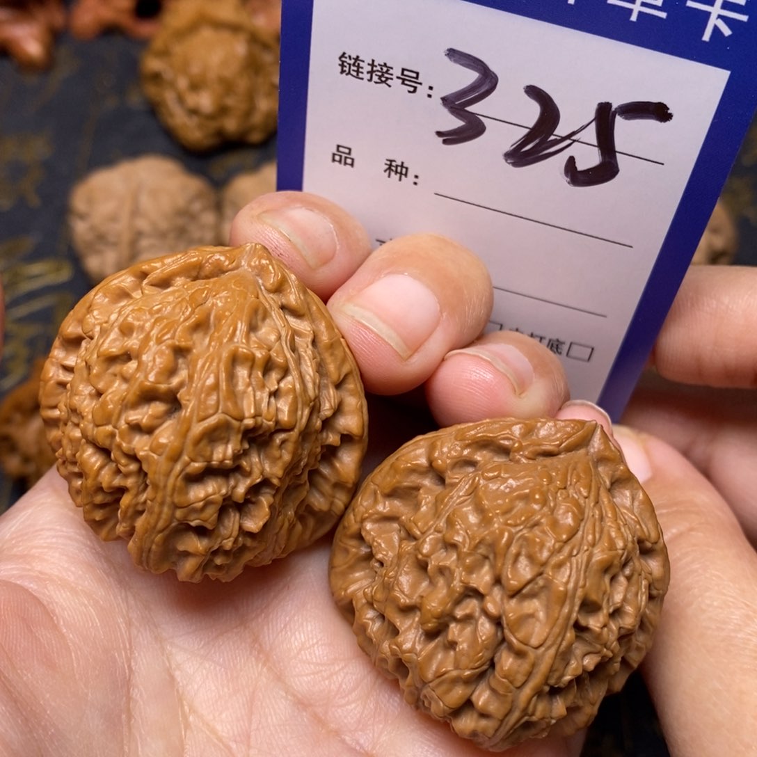 文玩核桃把件三角白全品38。 325