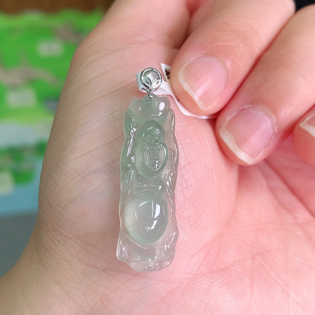 翡翠颈饰18K金镶嵌冰布袋佛