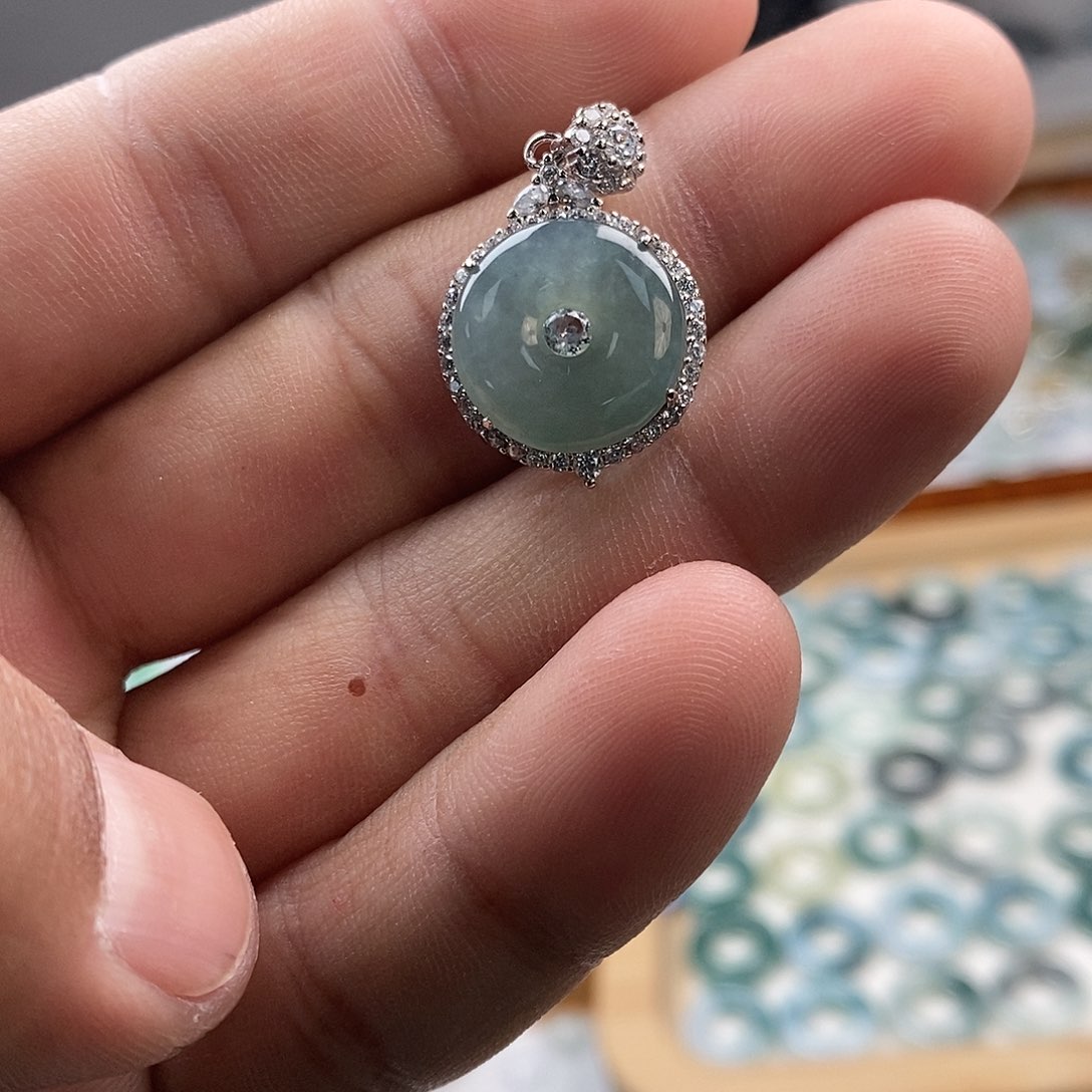 翡翠颈饰未镶嵌镶嵌平安扣