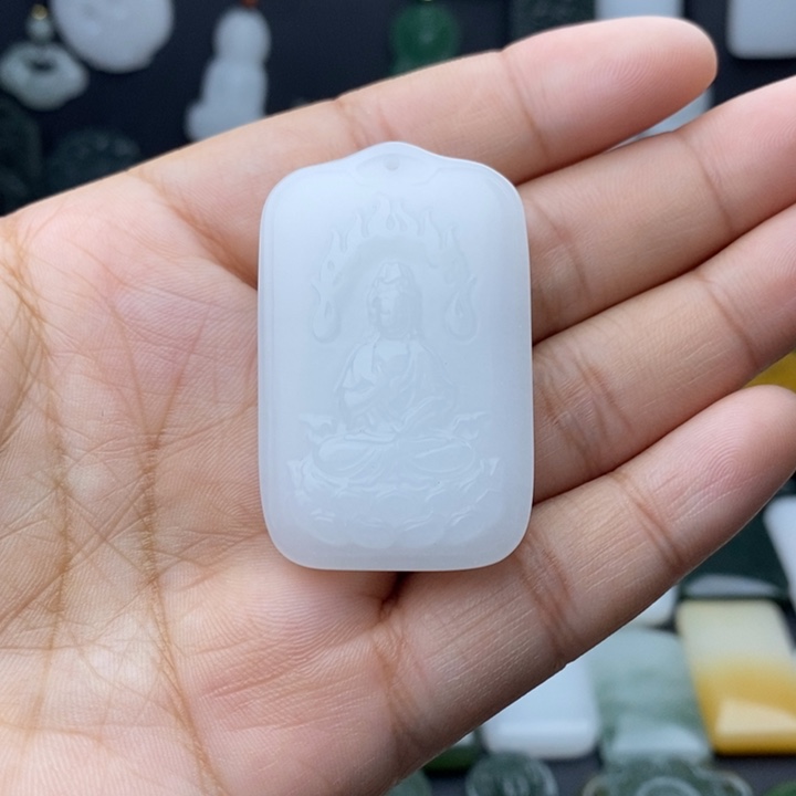 纵***由石英质玉（金丝玉）未镶嵌颈饰