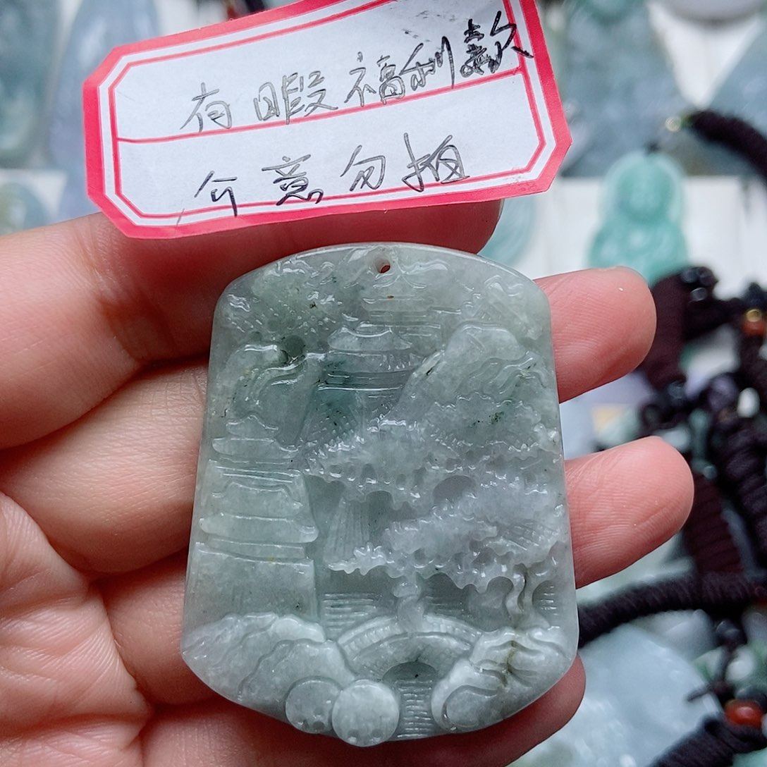 翡翠颈饰未镶嵌翡翠