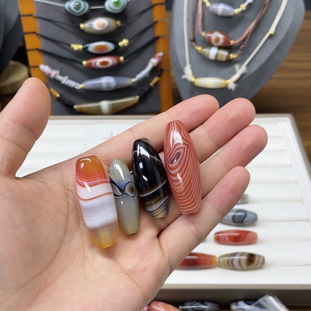 张***东玛瑙/玉髓合金颈饰