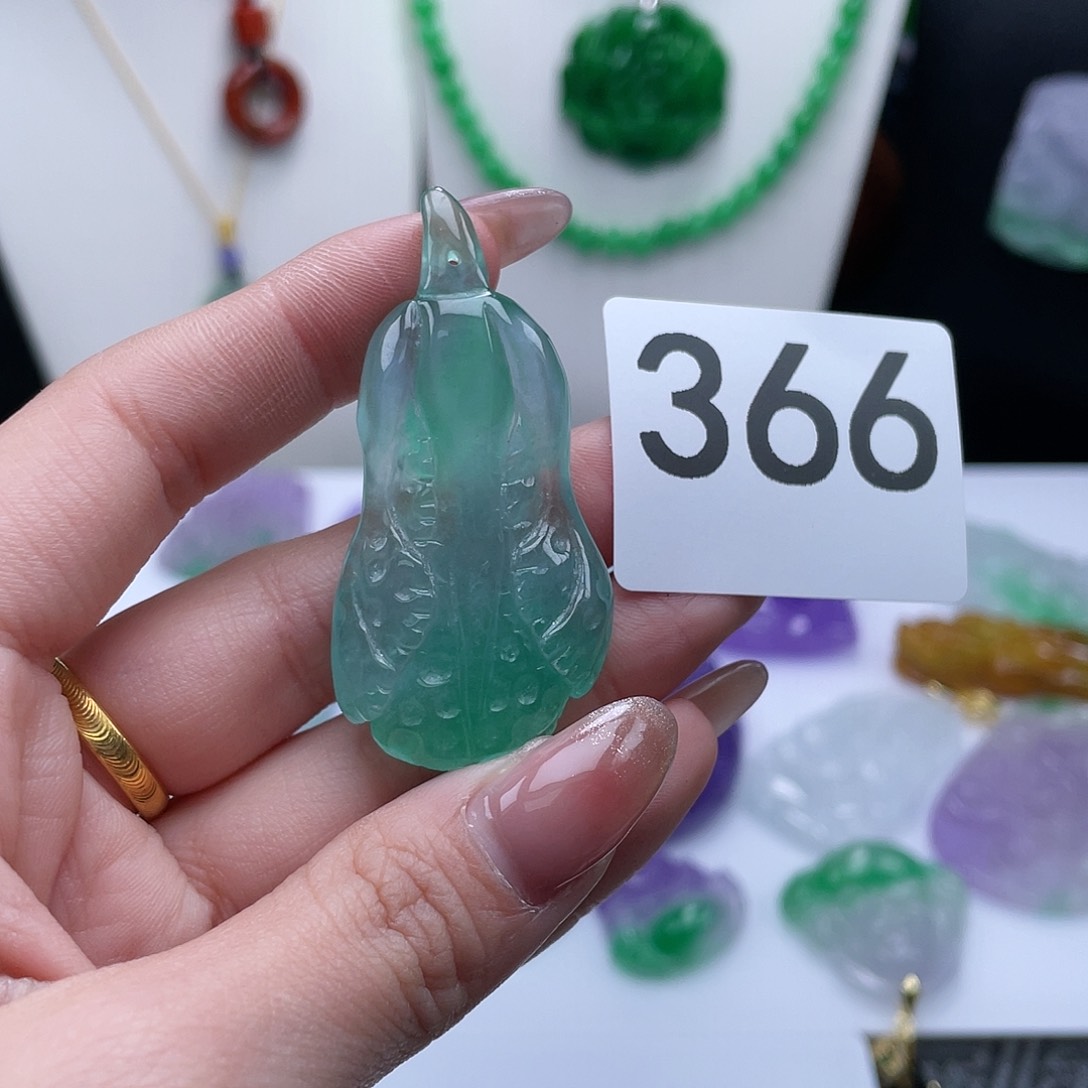 翡翠吊坠(赠链)未镶嵌