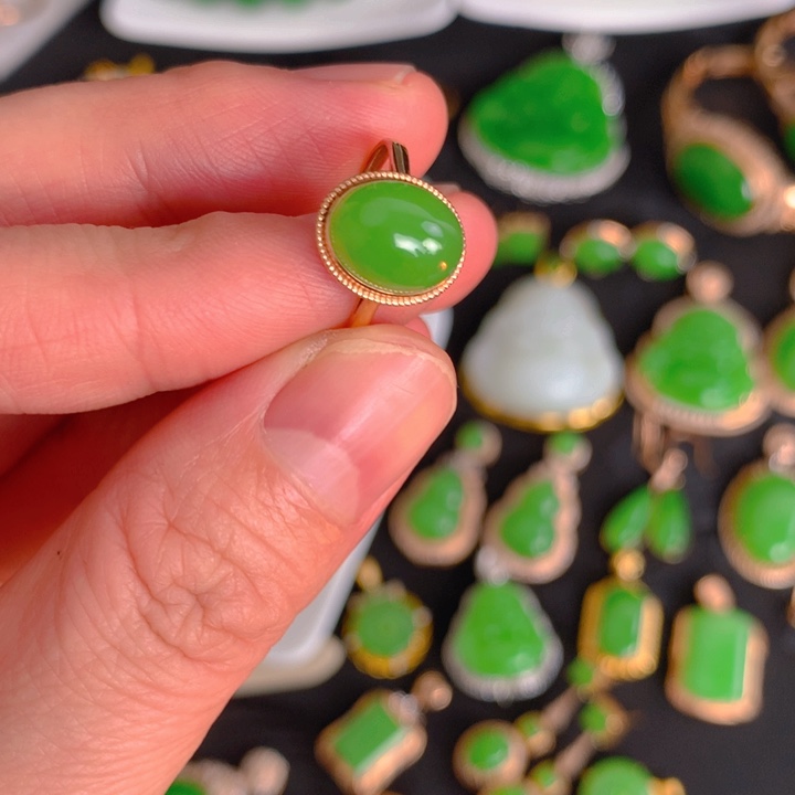 和田玉（碧玉）戒指18K金镶嵌