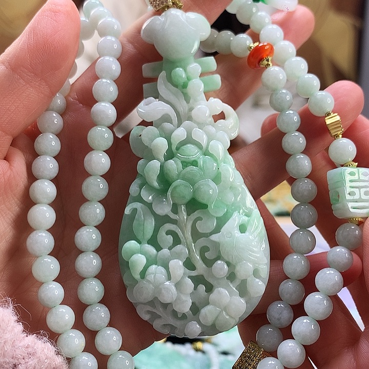 翡翠颈饰未镶嵌吊坠