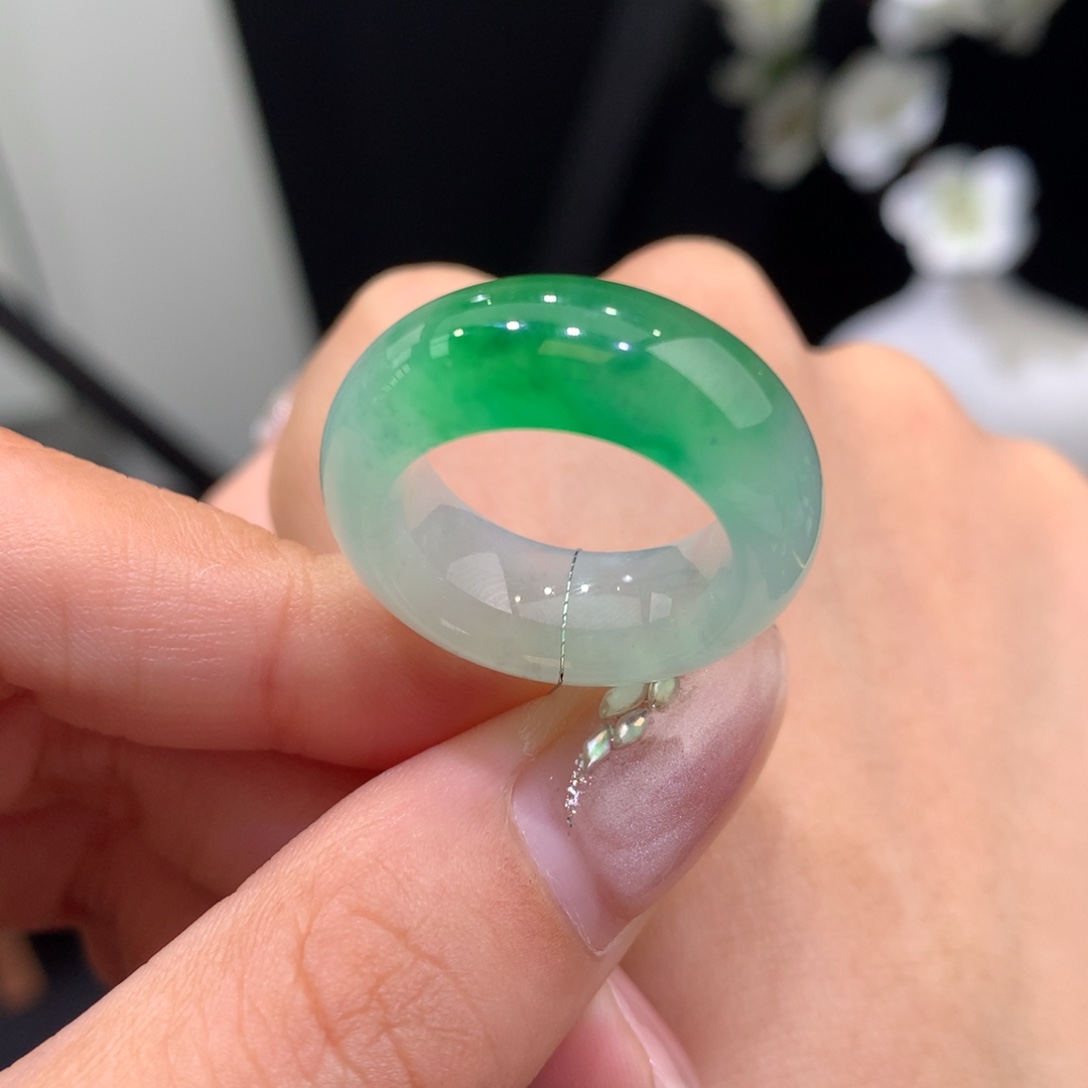 翡翠未镶嵌戒指翡翠