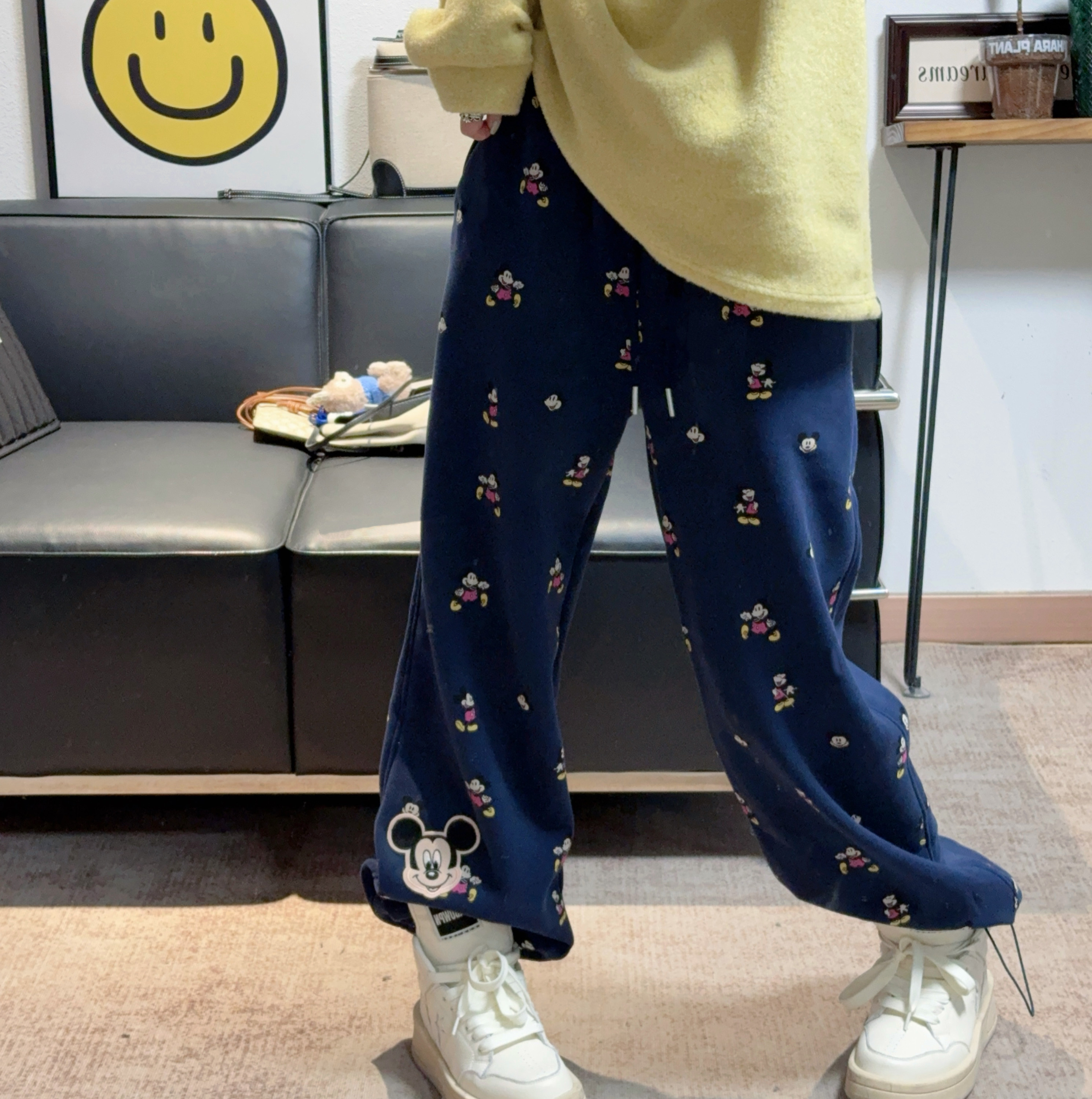 2025新款超洋气米奇满印抽绳束脚裤女宽松显瘦保暖减龄个性直筒