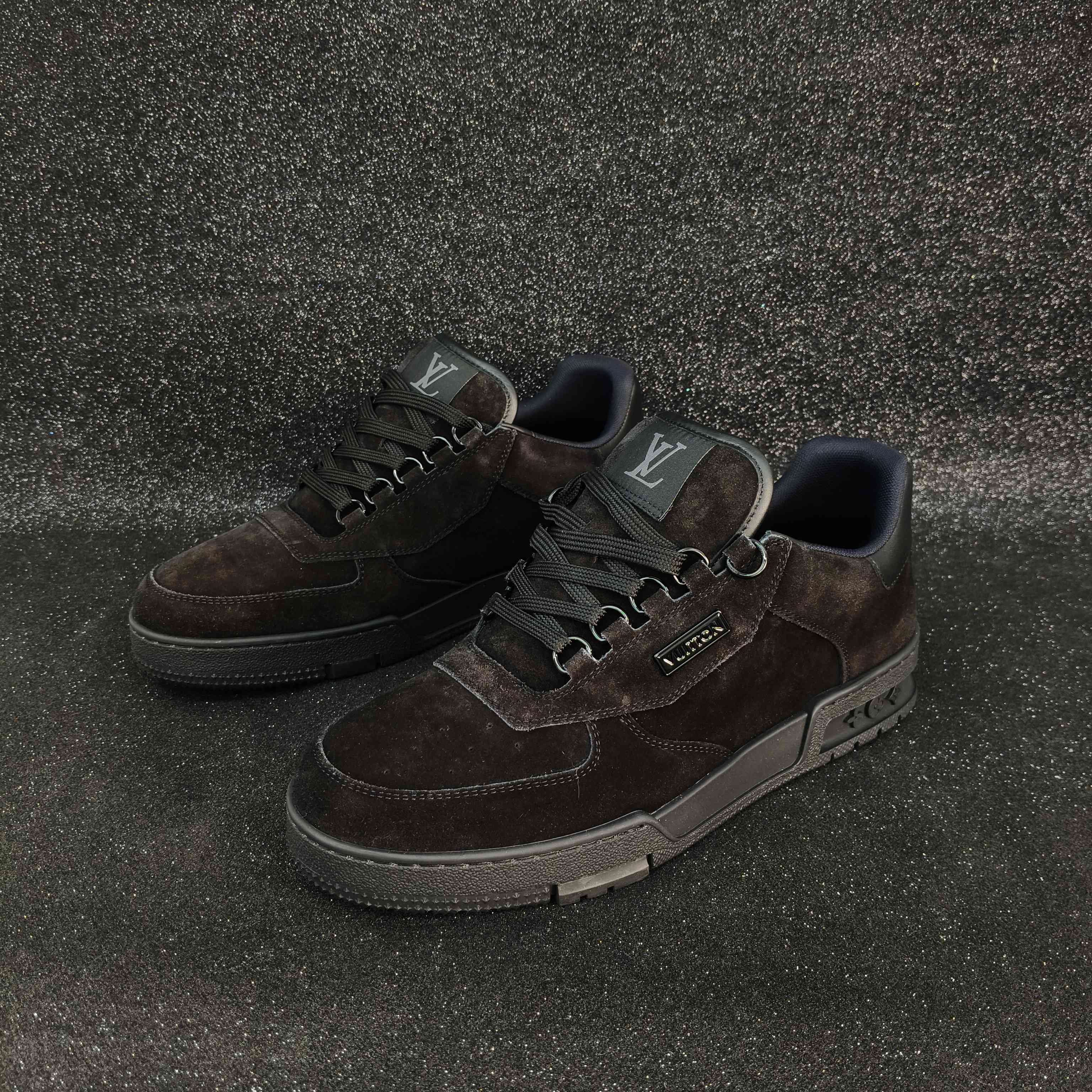 未使用 LouisVuitton/路易威登 7码/41码/麂皮黑武士trainer鞋