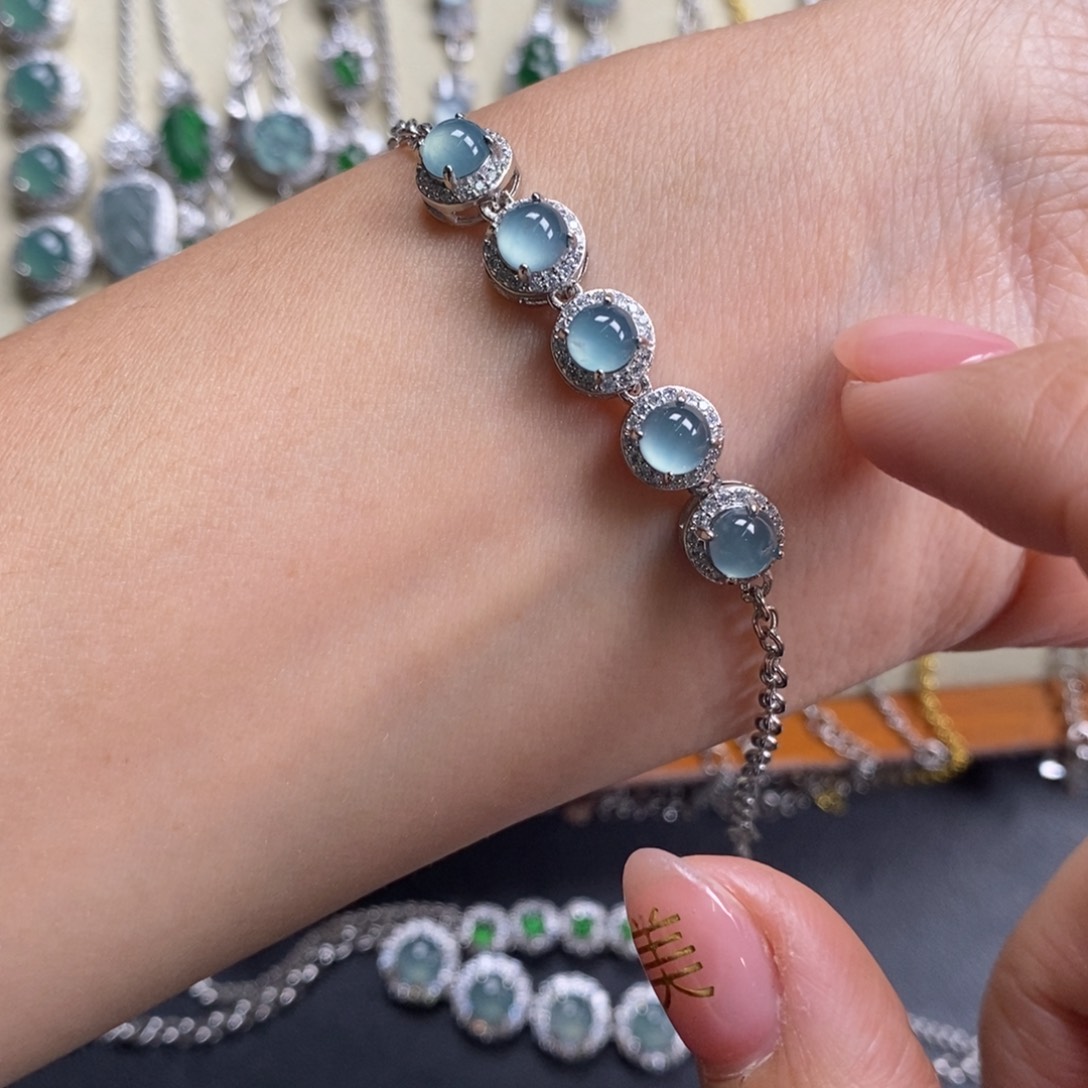 翡翠颈饰未镶嵌翡翠