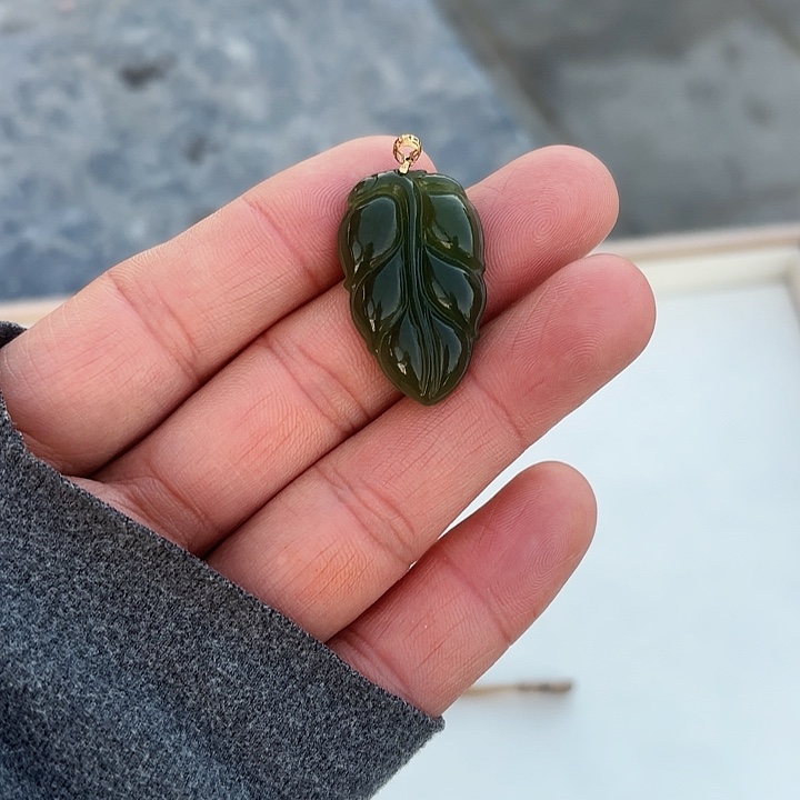 吊坠(不含链)18K金镶嵌和田玉（碧玉）