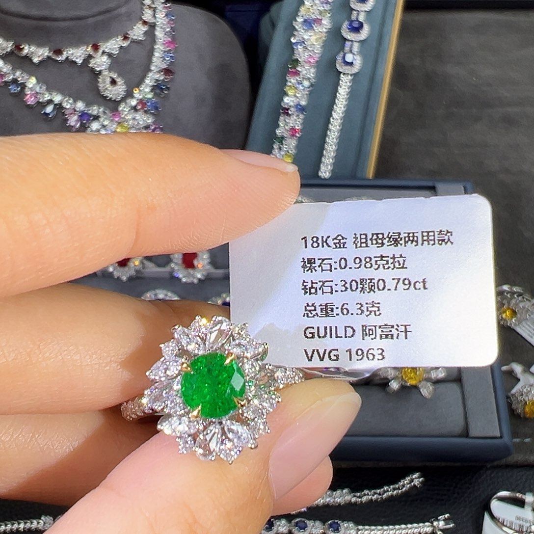 祖母绿戒指18K金镶嵌