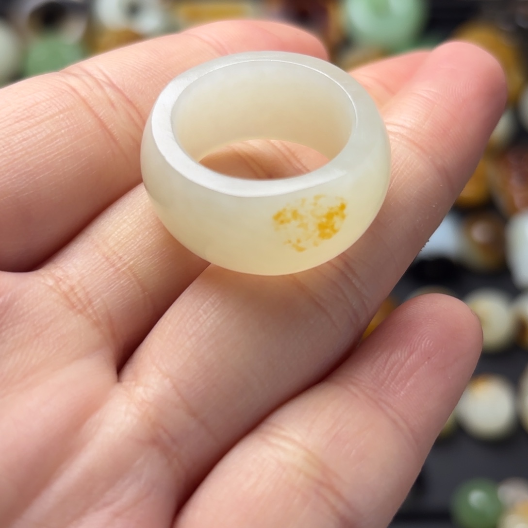 和田玉颈饰未镶嵌一**大