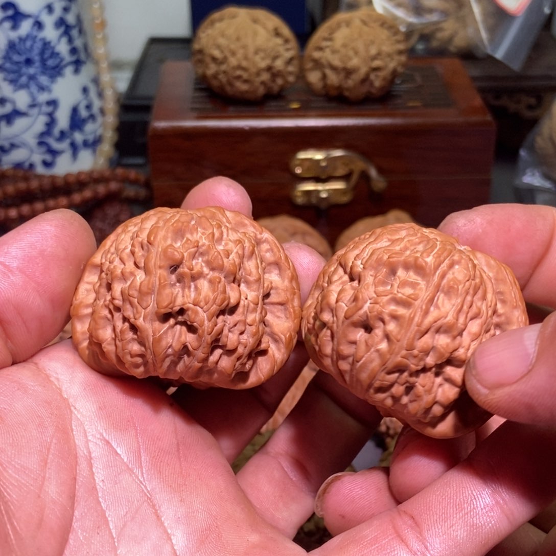 桃核把件S*v白狮子核桃