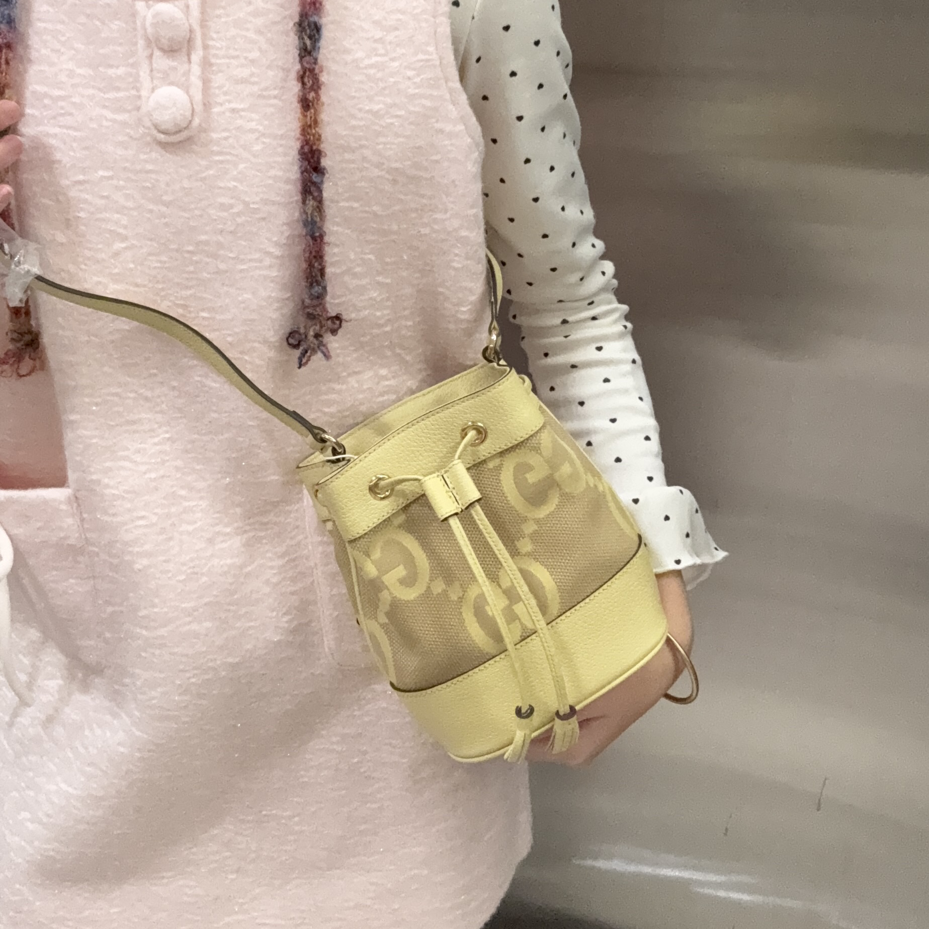 99新 GUCCI/古驰 新款黄色帆布水桶包可斜挎