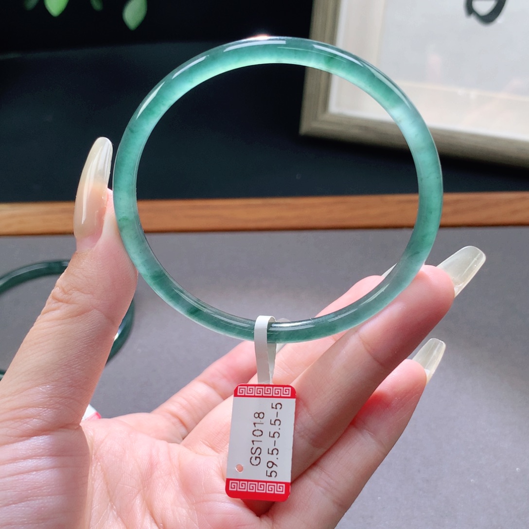 翡翠手镯未镶嵌天然翡翠手镯