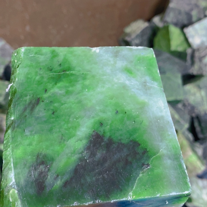 义***酒和田玉未镶嵌珠宝半成品