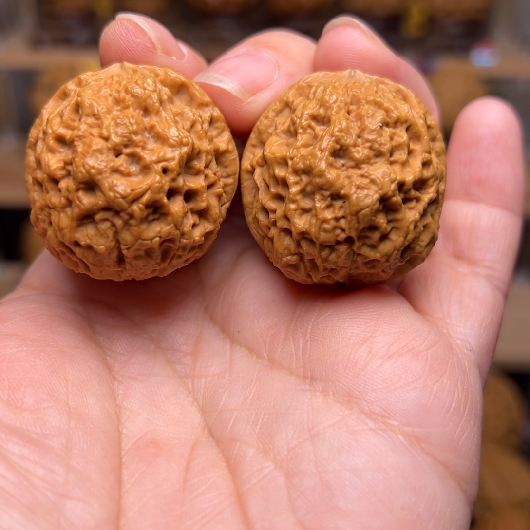 文玩核桃把件1w龙鳞舍利35尺