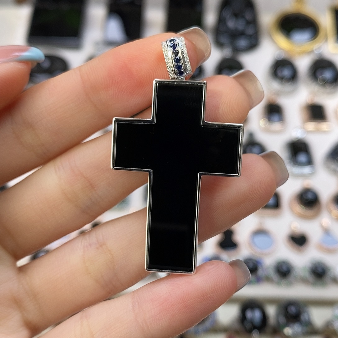 翡翠22K金镶嵌颈饰