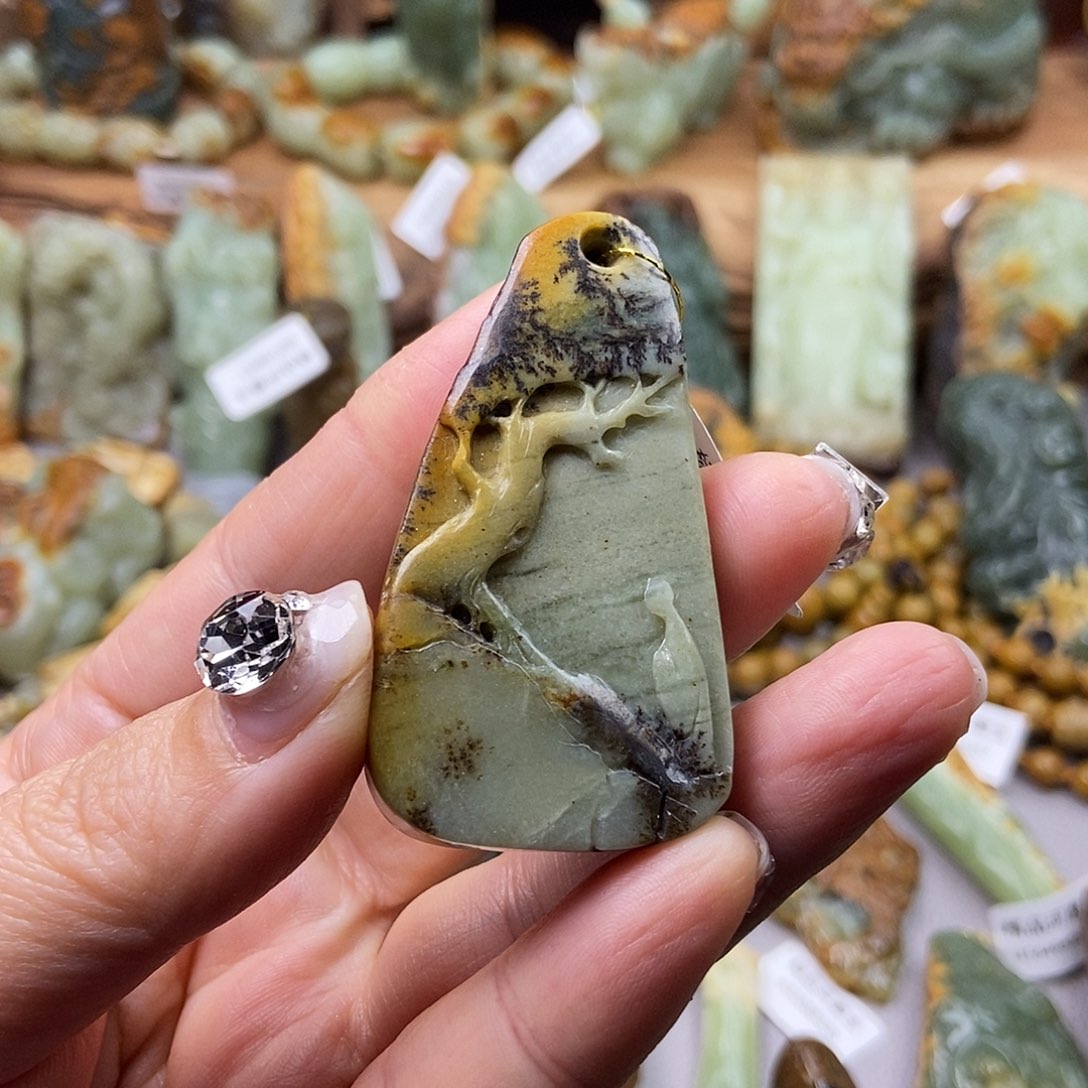 岫岩河磨玉（透闪石质玉）挂坠未镶嵌