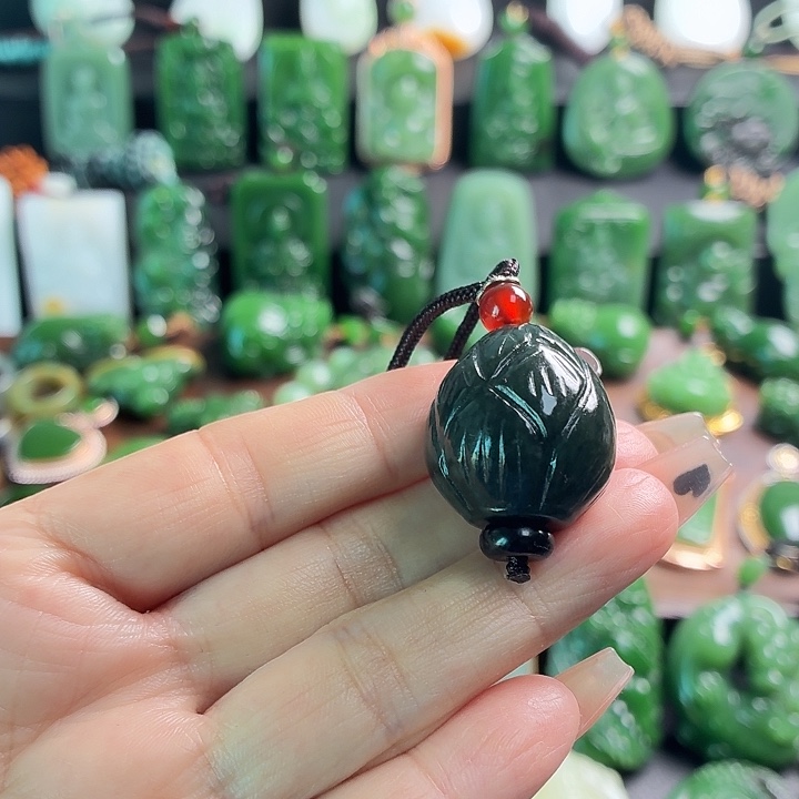 佳***儿和田玉未镶嵌挂件